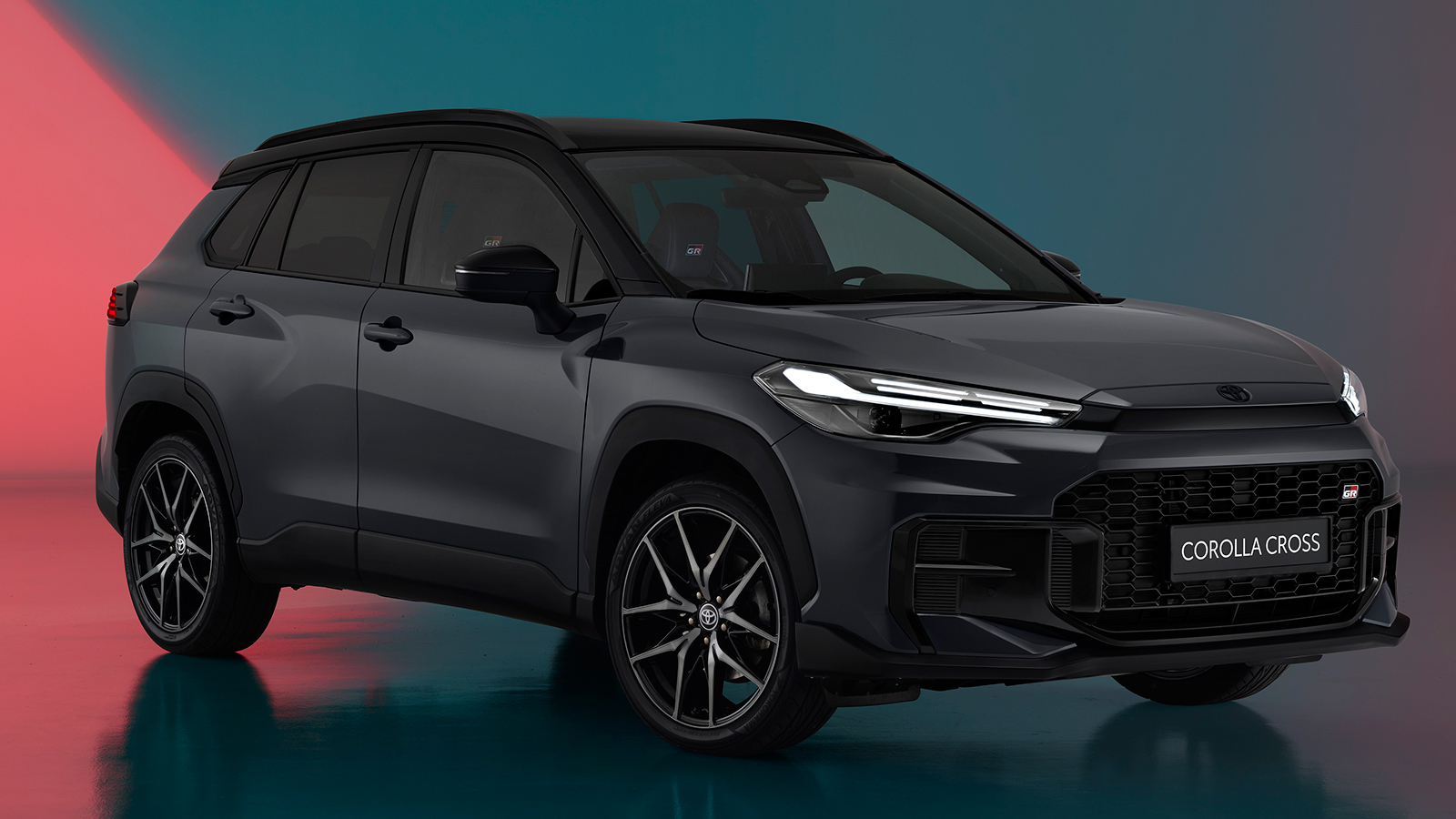 Η Toyota Corolla Cross ανανεώθηκε και απέκτησε έκδοση GR Sport